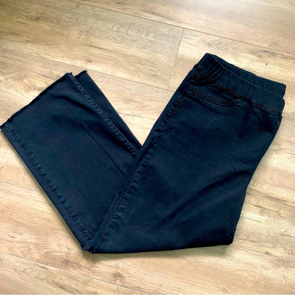 EILEEN FISHER STRETCHY PULL ON BLACK ANKLE JEANS WITH UNFINISHED RAW HEM SIZE L
